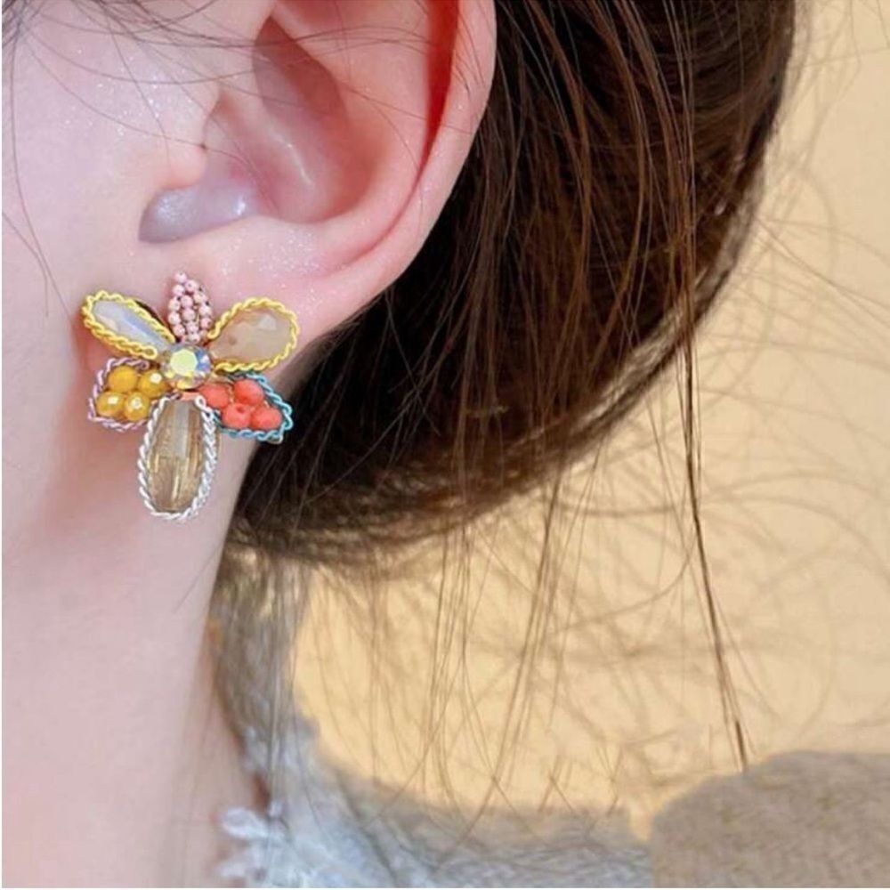 Orange flower stud earrings M66